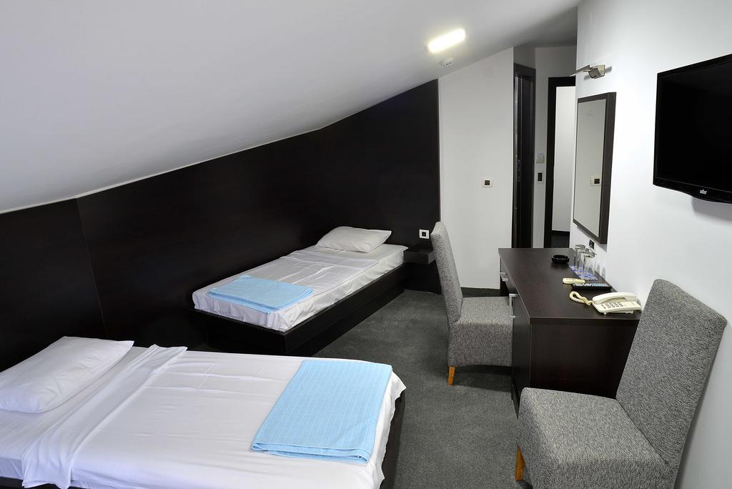 Hotel Golf Kruševac Habitación foto