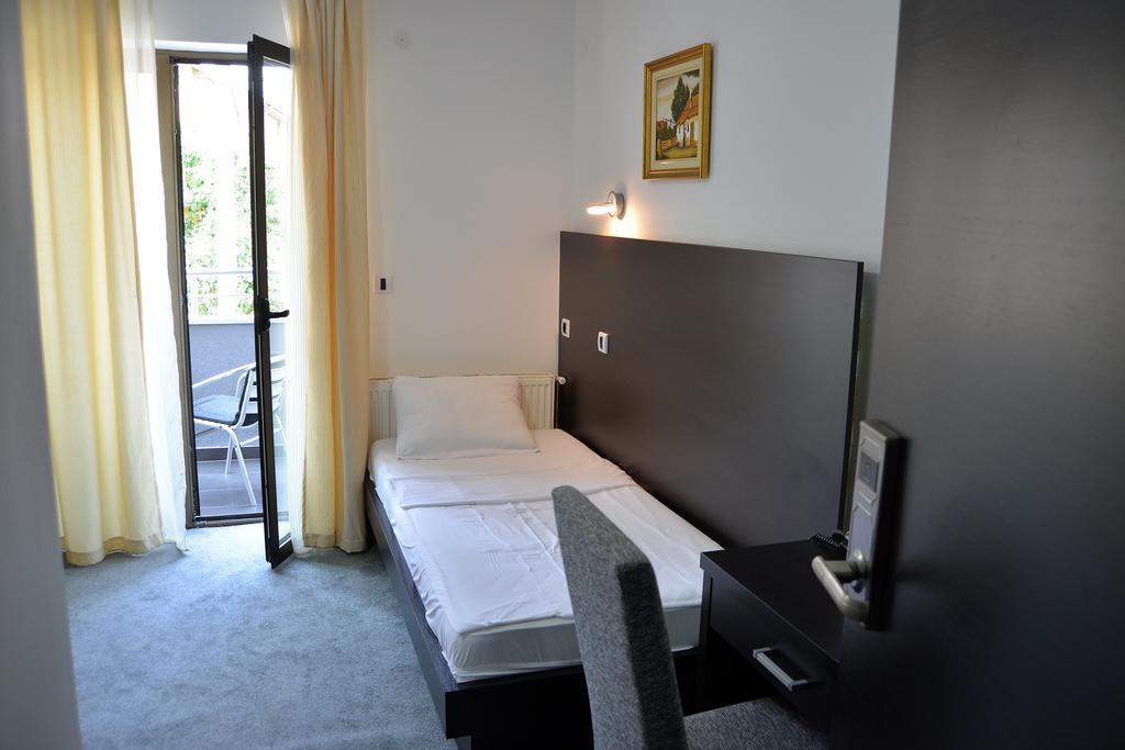 Hotel Golf Kruševac Habitación foto